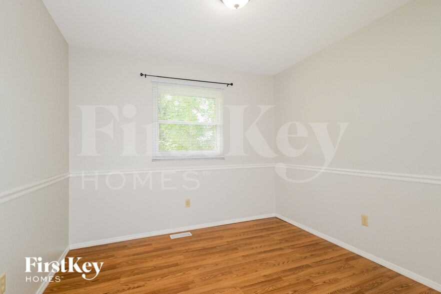 Building Photo - 382 Beaver Lake Dr