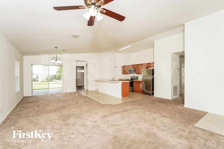 Building Photo - 1481 SW Kamchatka Ave