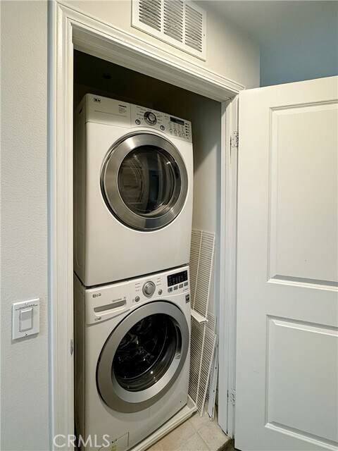 Building Photo - 552 Calle Estrella