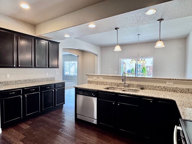 Building Photo - Beautifully Maintained Woodmoor Home Featu...