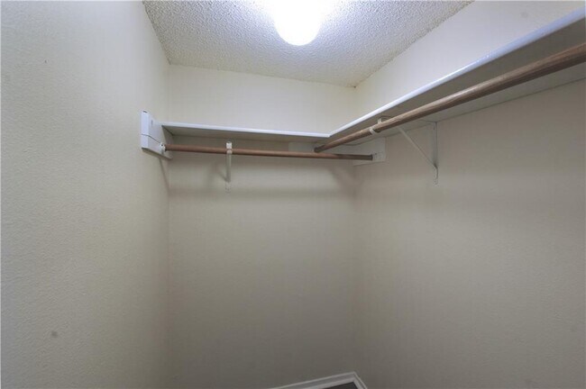 Building Photo - 507 Riverwood Dr