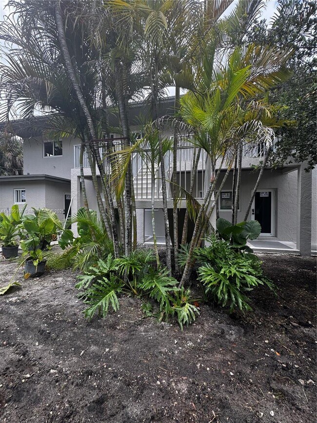 Building Photo - 1460 SW 24th Ct