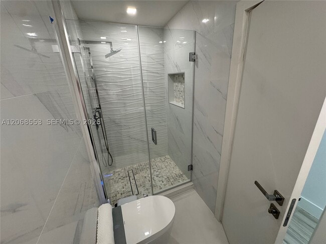 Building Photo - 350 Poinciana Island Dr