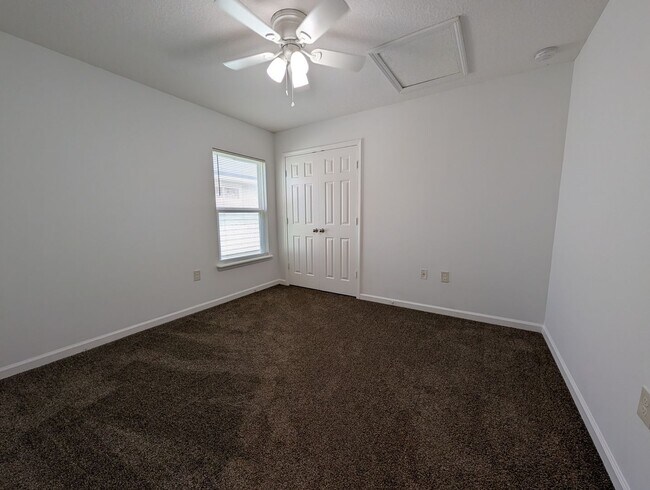 Building Photo - NOW AVAILABLE - 3/2 Duplex on this 12 mo Lease - Conveniently located off Lewis Speedway near St ...