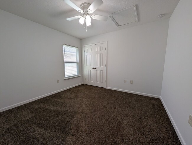 Building Photo - NOW AVAILABLE - 3/2 Duplex on this 18 mo Lease - Conveniently located off Lewis Speedway near St ...