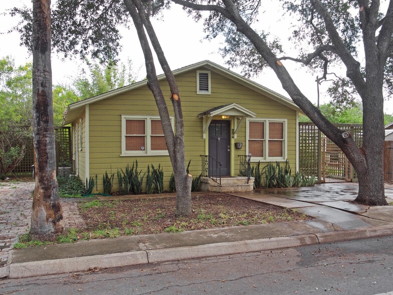 Building Photo - 208 N 8th St