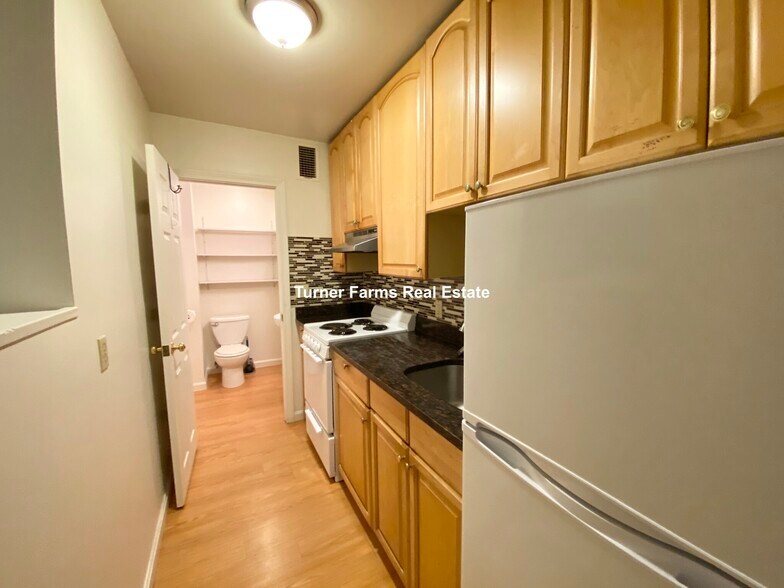 Building Photo - 2 Shepherd Ave