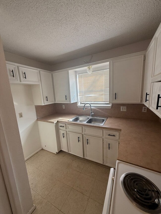 Building Photo - 1610 28th St