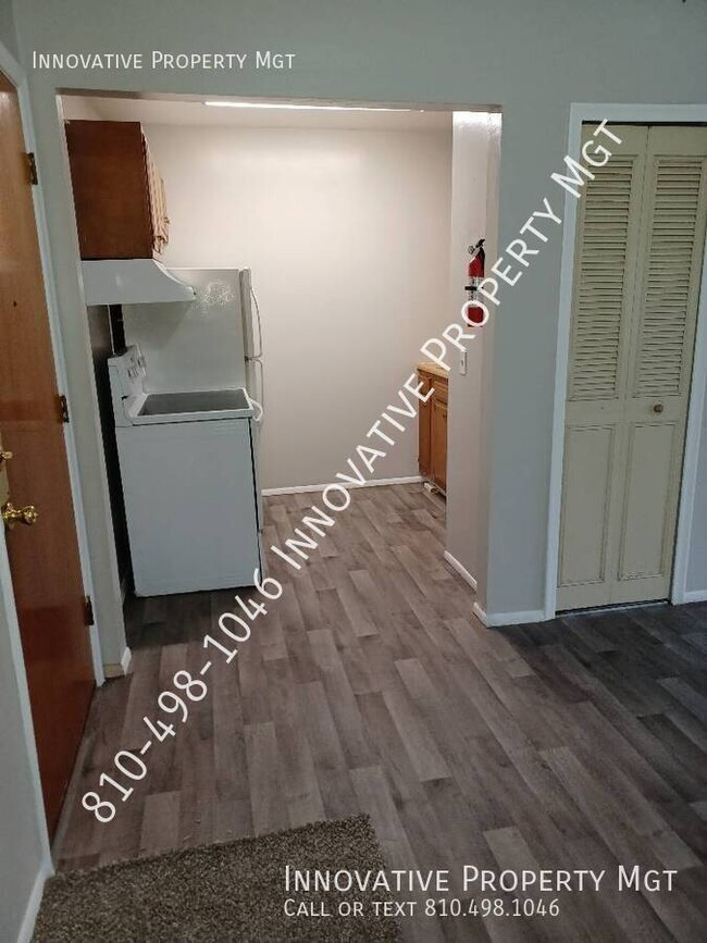 Building Photo - Large 1 bed apartment. Heat and water incl...