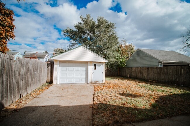 Building Photo - 4132 Berwick Ave