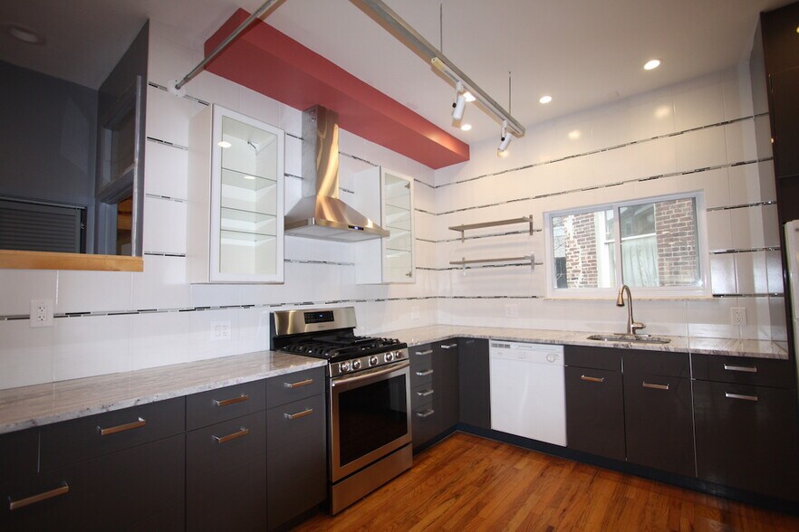 Building Photo - 1164 S Darien St