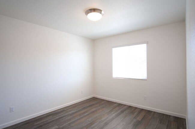 Building Photo - Move-in ready! Stunning 4-bedroom, 3-bathroom home located in the vibrant city of Manteca, CA.