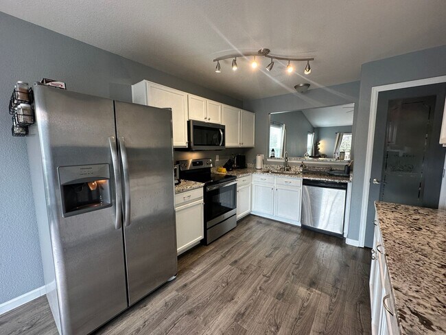 Building Photo - 3 Bed Ranch Style Home with Awesome Fully Fenced Backyard Close to Ft Carson & Schriever Space Fo...
