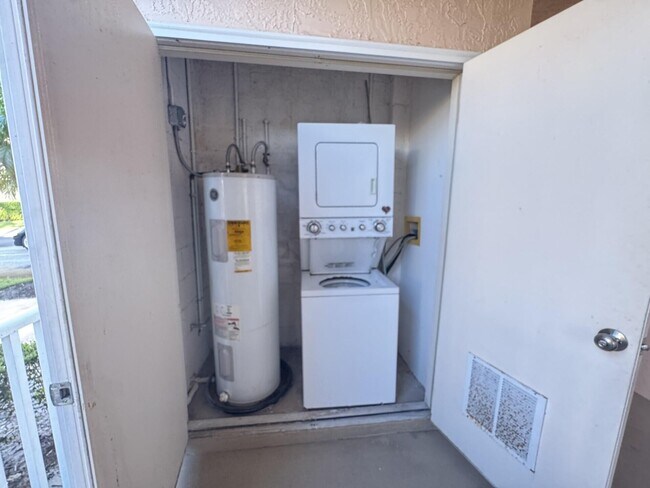 Building Photo - 9975 Perfect Dr