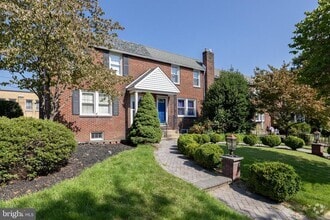 Building Photo - 11 Dowling Ave