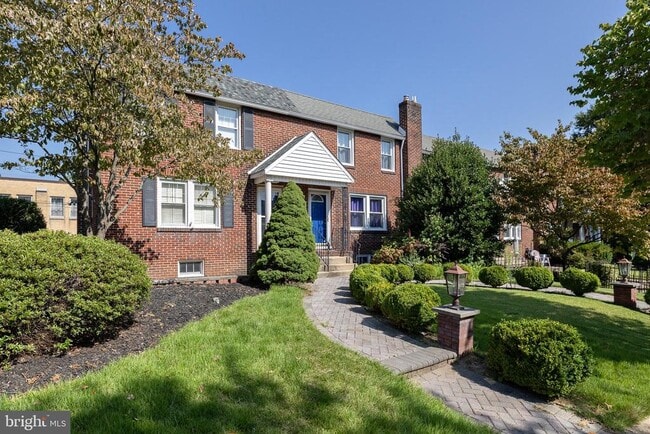 Primary Photo - 11 Dowling Ave