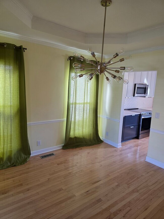 Building Photo - 4 Bedroom! Walk to Jim Warren Park, Franklin TN