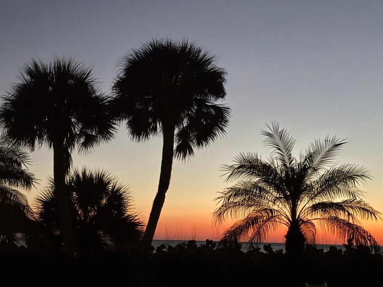 Building Photo - 1055 W Peppertree Dr