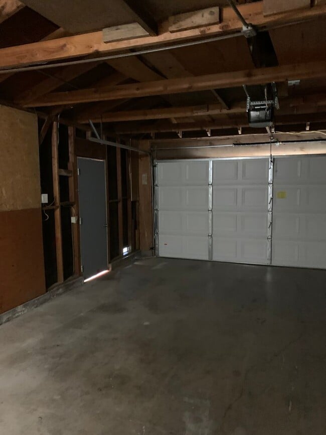 Building Photo - Nice 4 bedroom, 2 bathroom home in Citrus ...