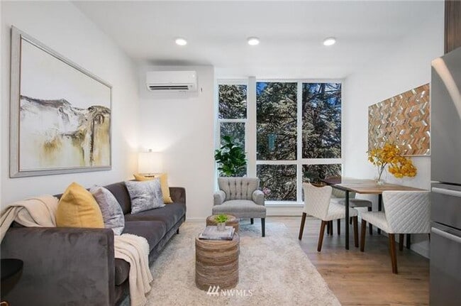 Building Photo - Magnolia Townhome