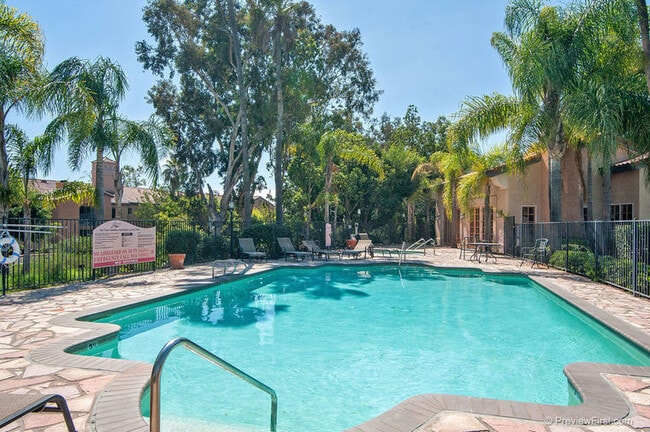 Building Photo - Delightful 2 Bedroom 2 Bath Condo in UTC