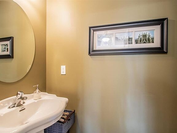 Building Photo - 320 Willott Square Dr