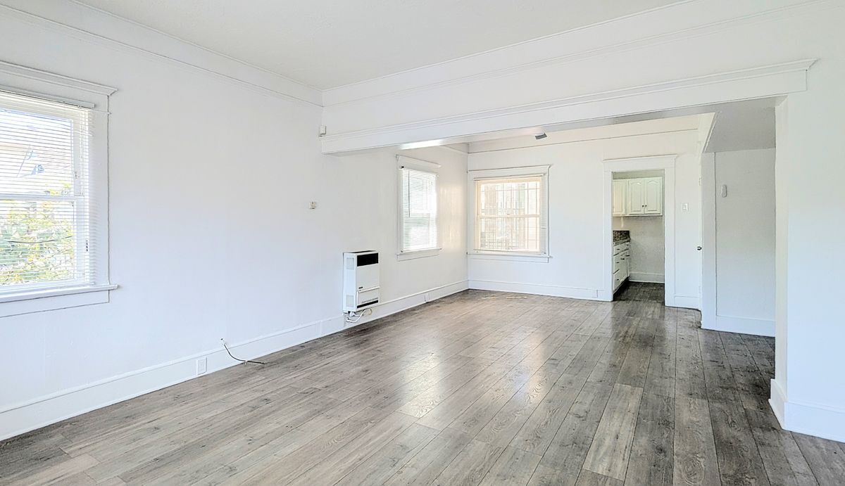 Building Photo - 435 W 4th St