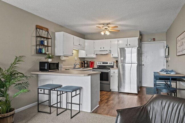 Building Photo - Snowbird Rental