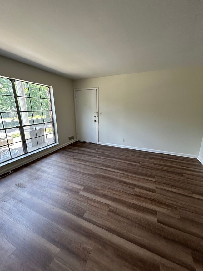 Building Photo - Brownsboro 16 LLC
