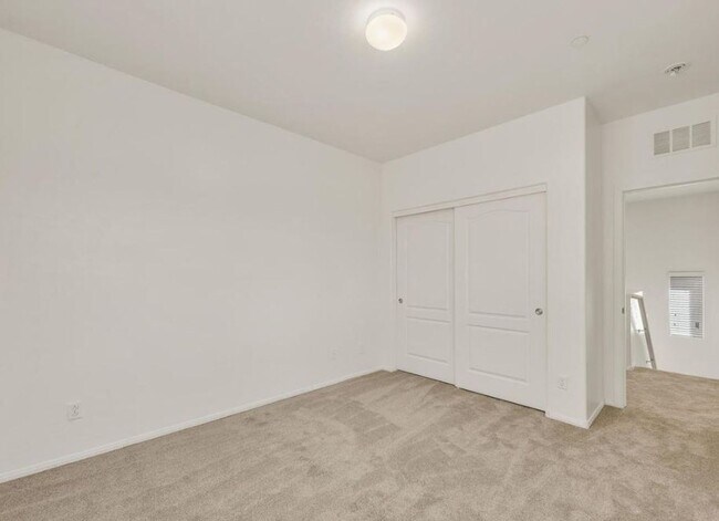 Building Photo - 614 Taliput Palm Pl