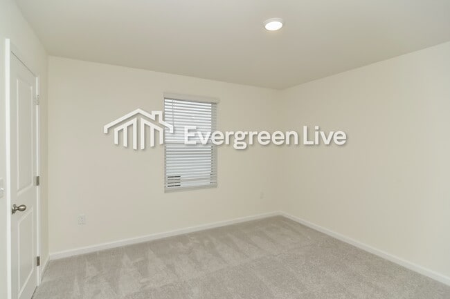 Building Photo - 154 Snowdrop Ave