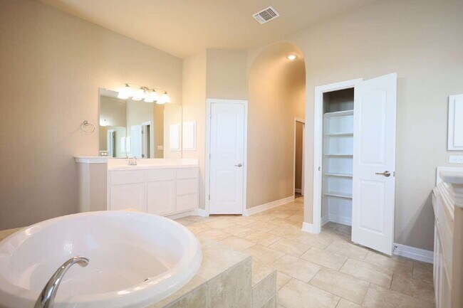 Building Photo - Beautiful 4-Bedroom Home in Stevens Ranch ...