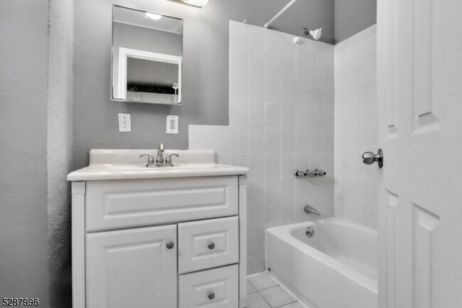 Building Photo - 841 Rebecca Pl