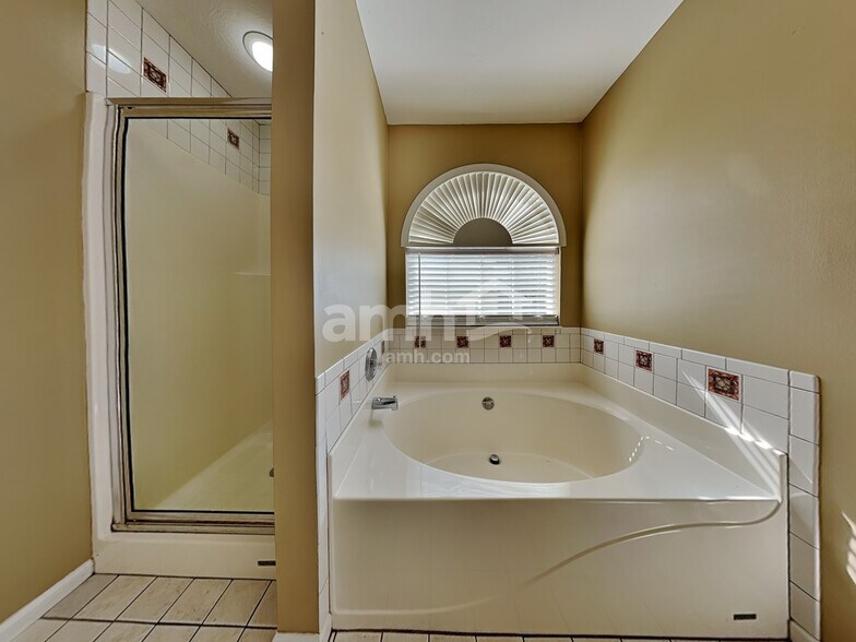 Building Photo - 4317 Aylesbury Dr