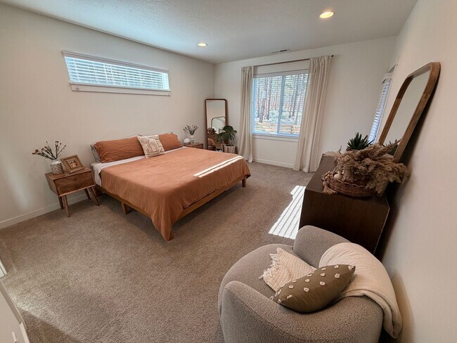 Building Photo - 3 Bed/2 Bath Single Level Home in Sisters! - Backs Up to Deschutes National Forest