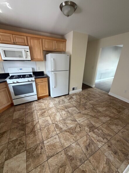 Kitchen - 128 Baltimore Ave