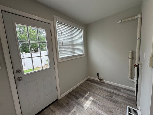 Building Photo - Completely Updated THREE BEDROOM TWIN!