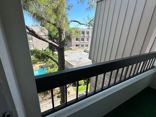 Building Photo - 2213 S Braeswood Blvd