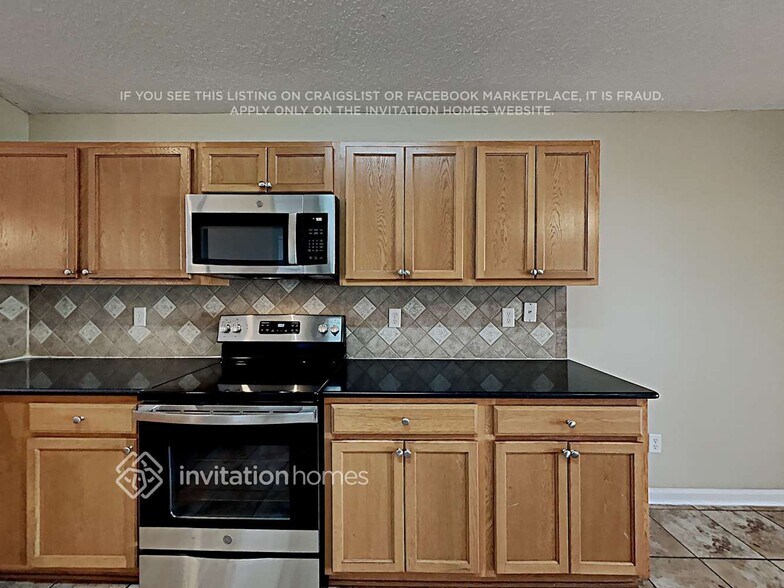 Building Photo - 12390 Deersong Dr