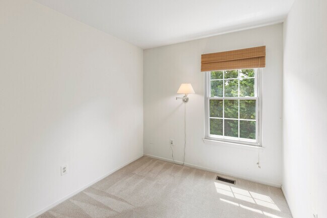 Building Photo - 23 Roger Valley Ct