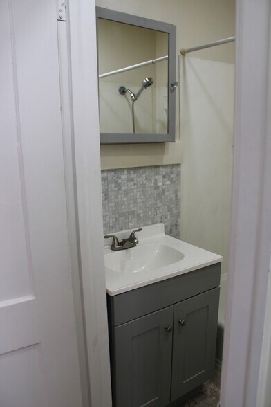 Building Photo - 535 Yakima St