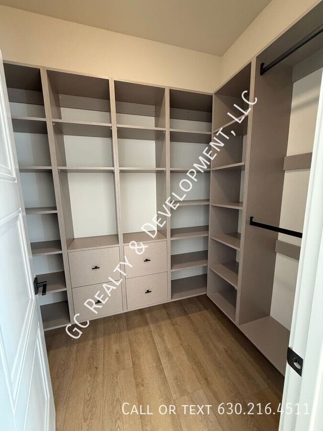 Building Photo - 3202 N Kildare Ave