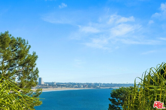 Building Photo - 17390 Tramonto Dr