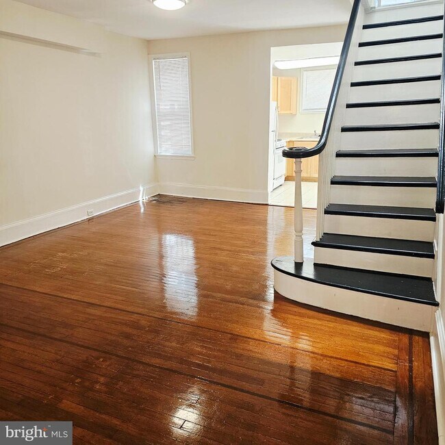 Building Photo - 1816 Montrose St