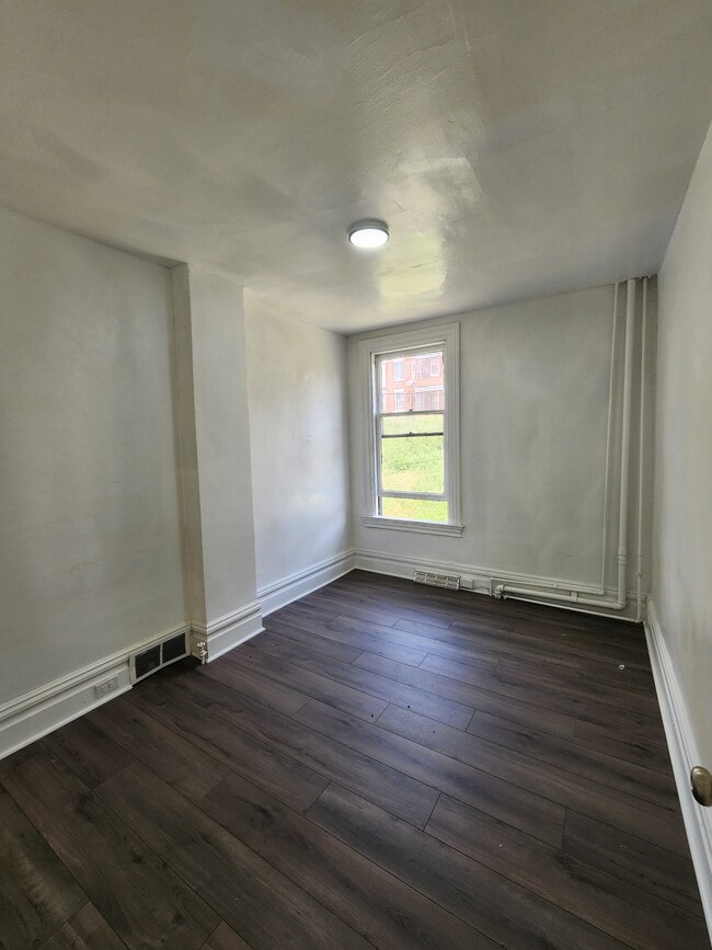Building Photo - 446 Airbrake Ave