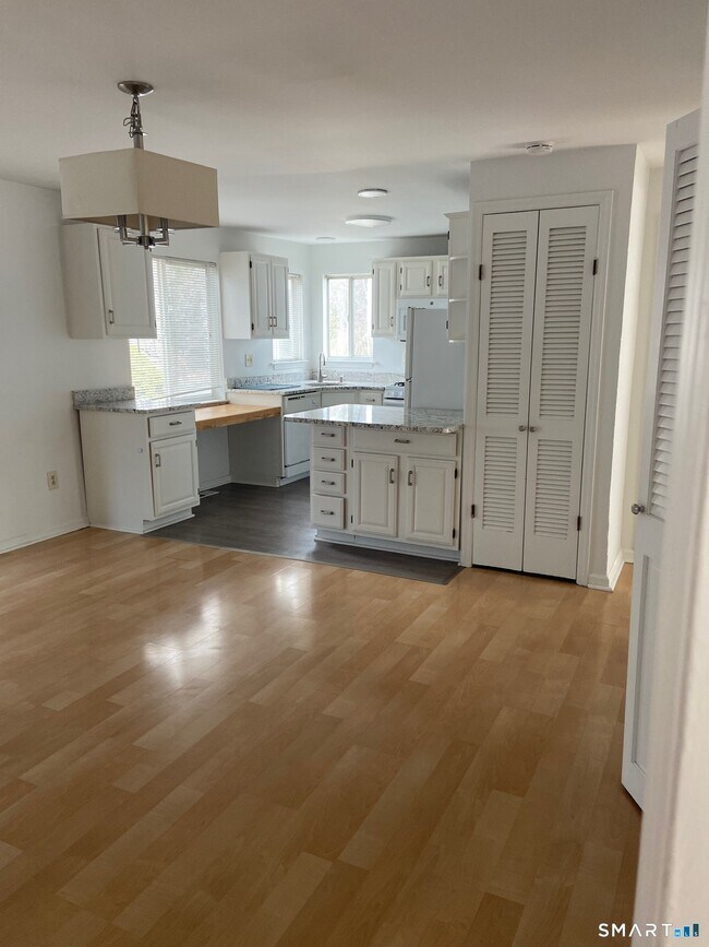 Building Photo - 4 McKendry Ct