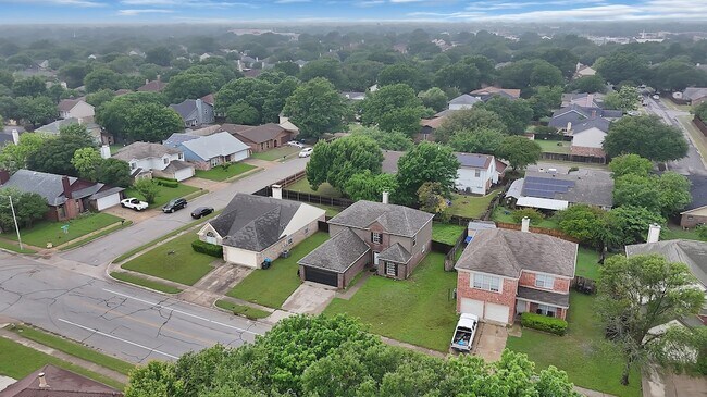 Building Photo - 7548 Meadow Creek Dr