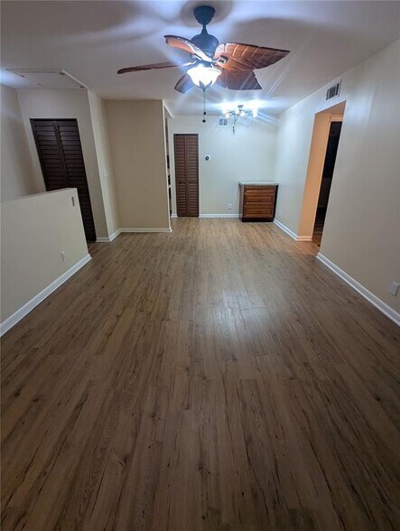 Building Photo - 703 Gardens Dr