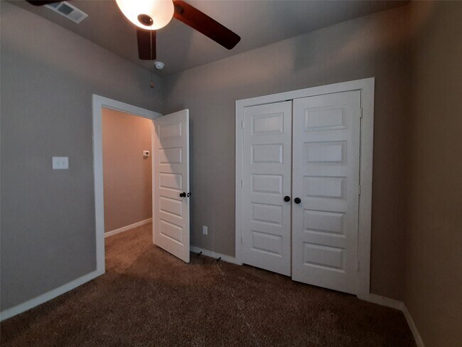 Building Photo - 9741 Grosbeak Ln