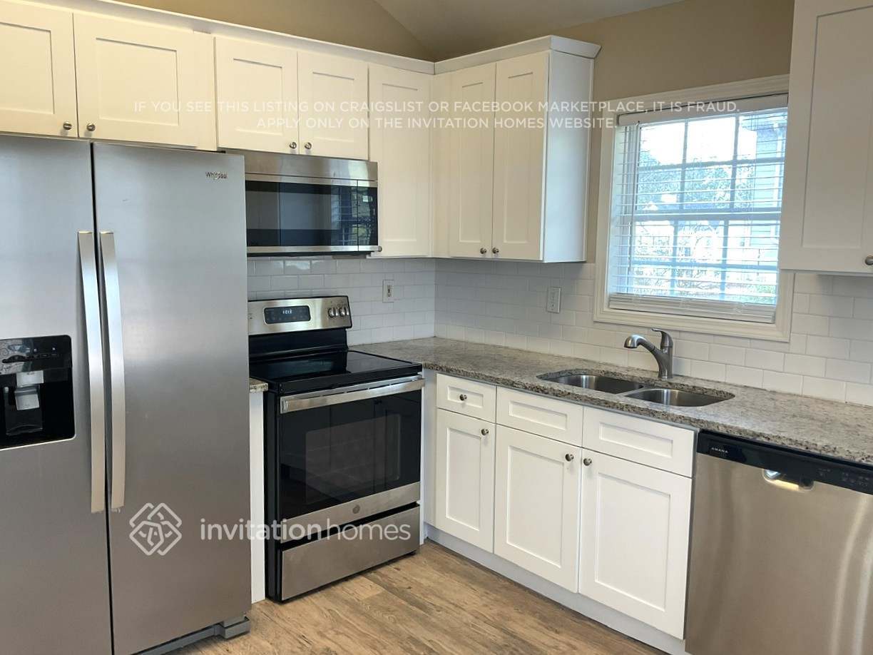 Building Photo - 9455 Pebble Creek Ct